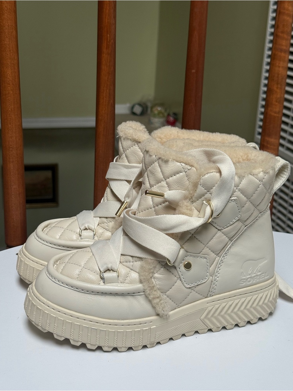 Sorel One Ave™ Alpine Genuine Shearling Trim Waterproof size 6.5 women H31N20